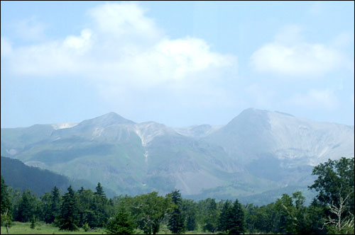 민족의 영산 백두산입니다. 